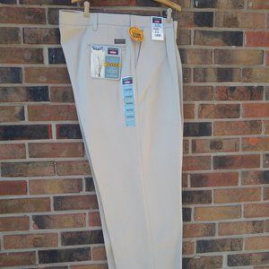 Men's Timber Creek Wrangler Khakis 42x32 Brand New